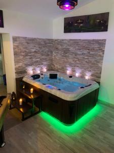 Appartement Le Cosily jacuzzi et sauna privatif 27 Route de Flandre 60490 Cuvilly Picardie