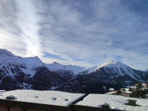 LE COSY aux pieds des pistes appartement avec balcon PLEIN CENTRE