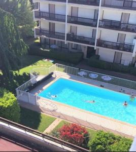 LE COSY avec piscine, balcon et parking