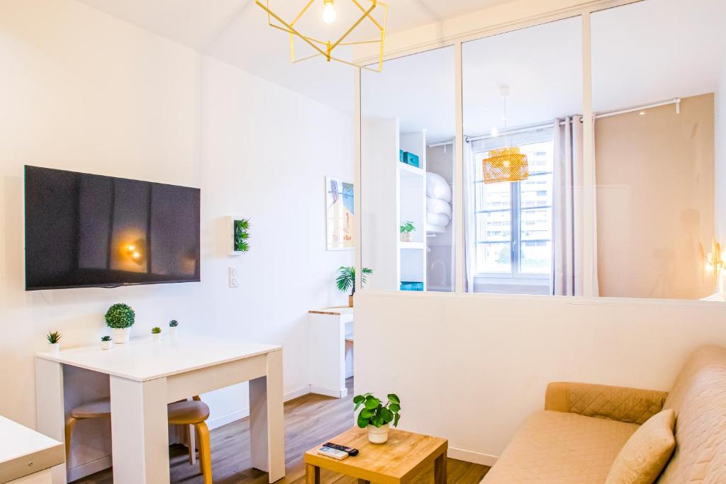 Le Cosy Studio - 60m gare - Hypercentre - Clim - Wifi 6 Boulevard Pierre Toesca, 83000 Toulon