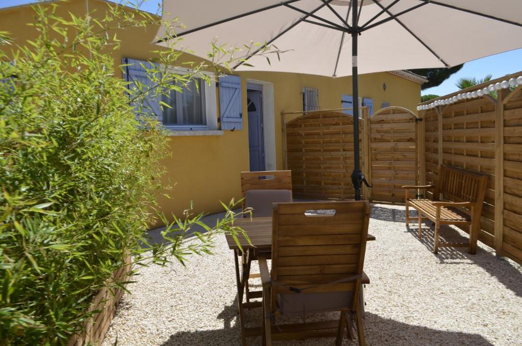 LE CRYTAL 1950 - ARC 1950 Luxury Renovated Premium Apartment - 2 Bedrooms