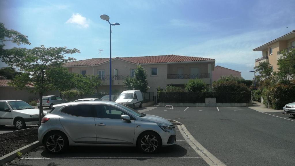 Le Cubry : Appart hyper-centre avec une place de parking 51200 Épernay