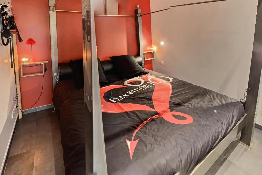 Appartement LE DONJON Villa de luxe BDSM Port Nature Cap d'Agde naturiste 95 port nature 2 village 1 Boulevard des Matelots 34300 Le Cap d\'Agde