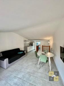 Le Donjon - Vue Cité Pied Cite Médiévale Neuf