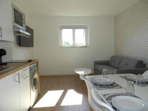 Le Duplex by GOODBNB - Proche Gare - 15min Futuroscope