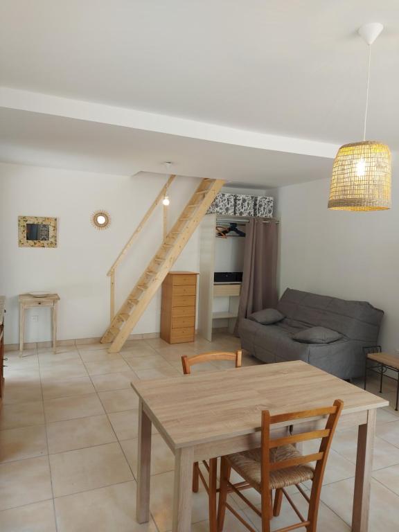 Appartement Le duplex de la gare 24 Avenue de la Gare 30470 Aimargues