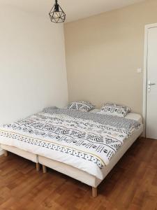 LE DUPLEX ESTHER WIFI PARKING GRATUIT Toute la rue