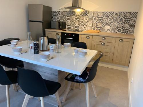 Le famillial 70M2, 2 chambres doubles Avec parking PRIVE gratuit NETFLIX, DISNEY PLUS et AMAZON PRIME DISPONIBLE