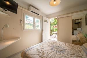 Le figuier air-conditioned studio and swimmin