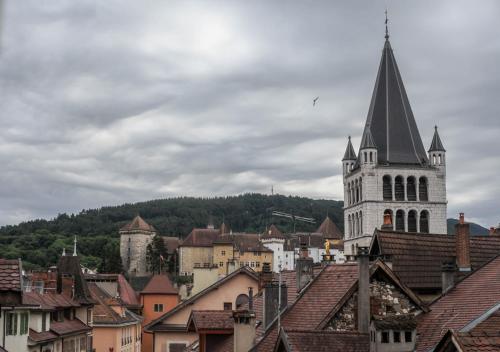 Le Fleuri : Triplex en vieille ville proche du lac