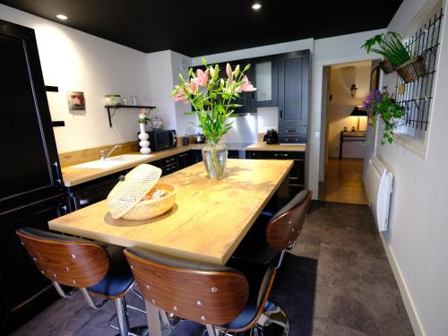 Le Floreal, great quiet appt in very town center