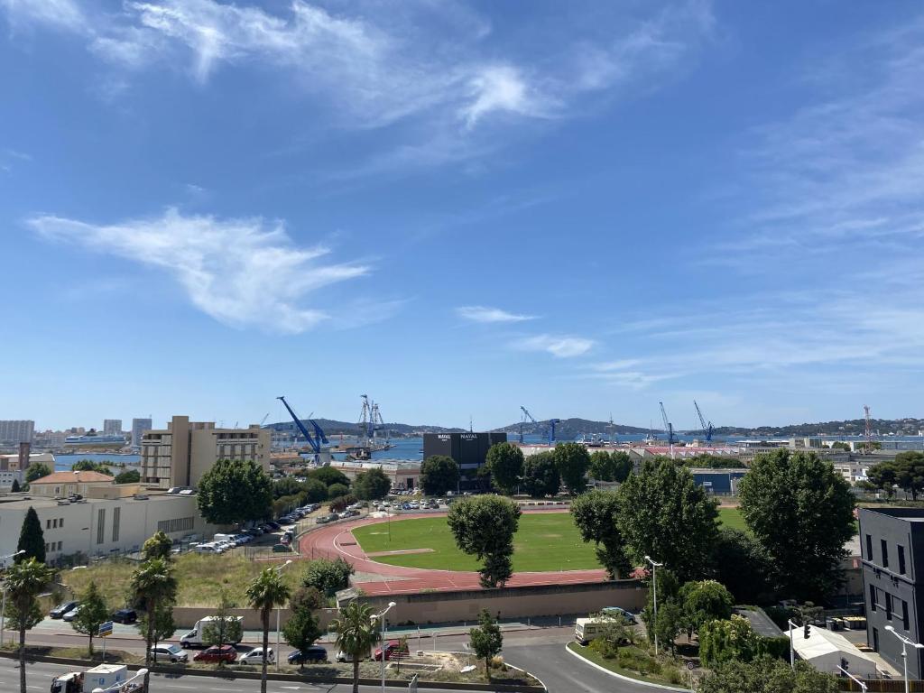 Le Foch 3 chambres 7 ´ Port / Train 10´ Plage Clim 6 ième étage avec ascenseur 574 Avenue du Maréchal Foch, 83000 Toulon