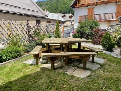 Le Gabion, luxueux appartement avec 10 couchages et sauna, Serre chevalier Vallée
