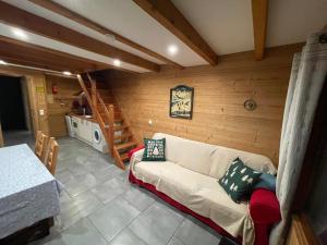 LE GENEPI bel appartement avec terrasse dans vieille ferme de montagne rénovée