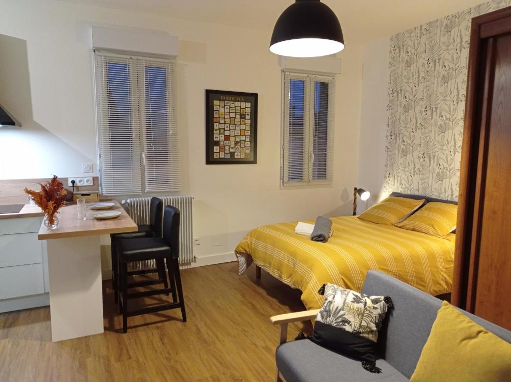 Appartement Le Girond'Inn 1er étage 65 Cours des Girondins 33500 Libourne