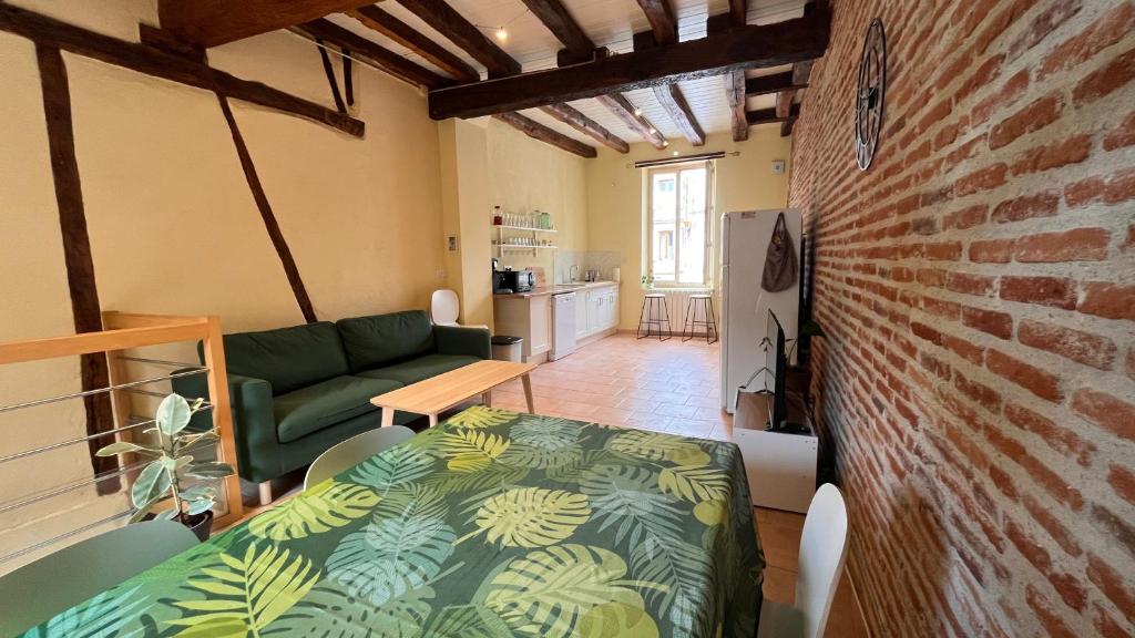 Appartement Le Gite d Eugenie 20 Place Maurice et Eugénie de Guérin 81600 Gaillac