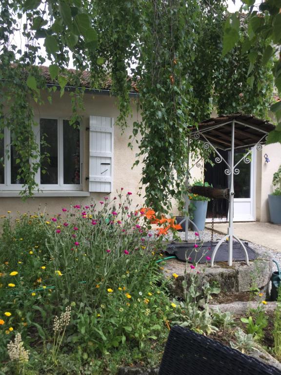 Appartement Le Gite du Petit Renard: A Tranquil Gite with pool 5 Chez Noton 87210 Oradour-Saint-Genest