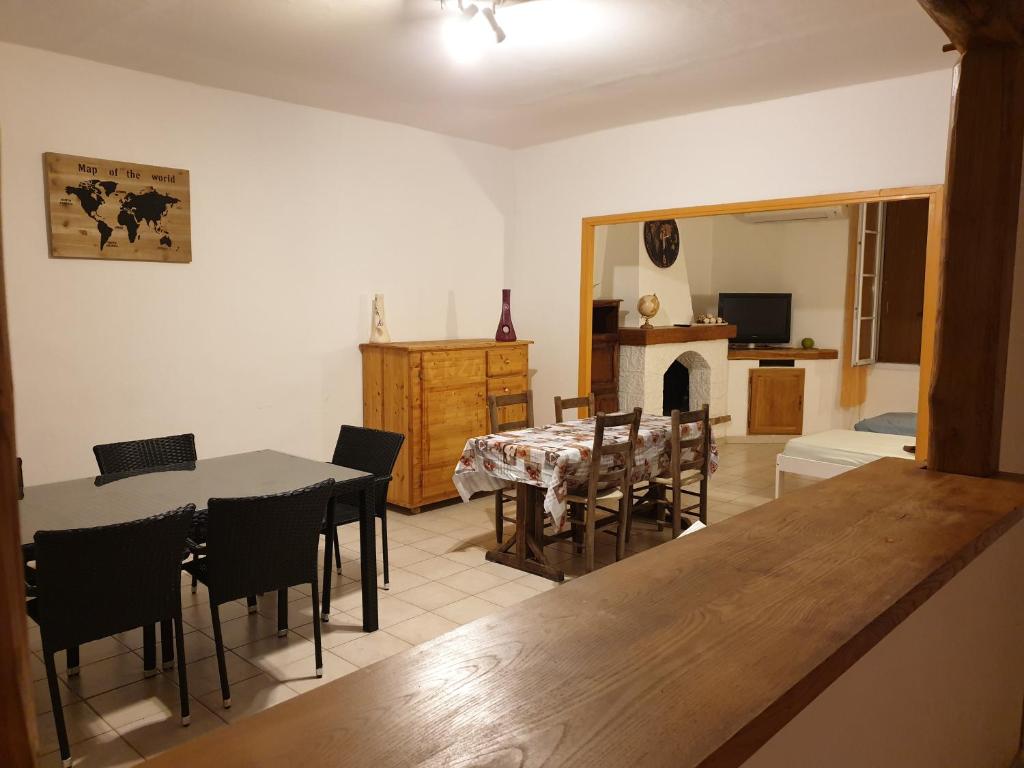 Appartement LE GÎTE LA BLAQUIÉRE 247 rue de l'usine à chaud 30480 CENDRAS 30480 Cendras