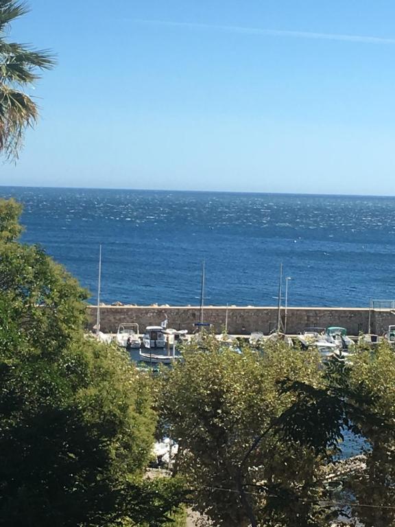 Le Goeland 3 avec balcon vue mer latérale 3ème étage 103 boulevard Eugène Pelletan, 83000 Toulon
