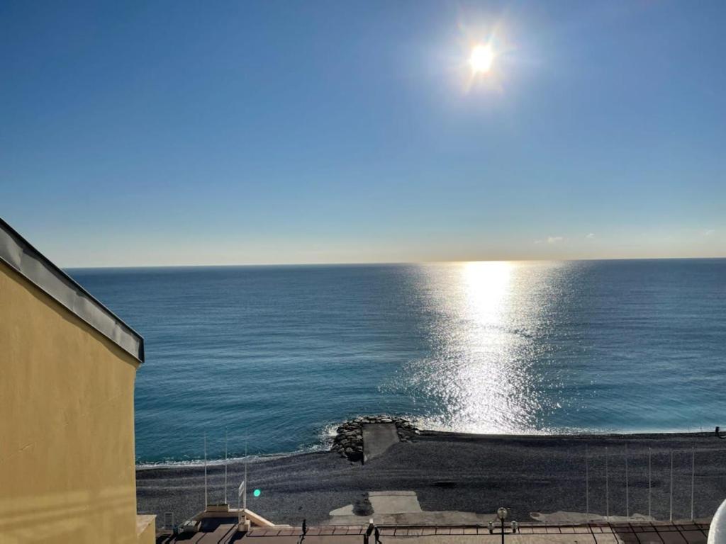 Appartement Le Grand Bleu 198 Promenade des Anglais 06200 Nice