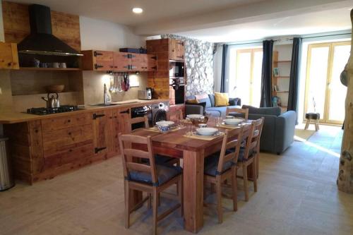 Le Grand PIerron Clarée Valley cosy apartment in mountain, 6p