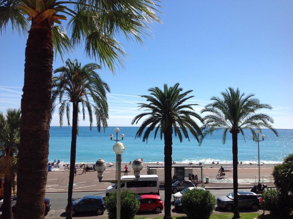 Appartement Le Grand Sud 2 eme ETAGE 73 Promenade des Anglais 06000 Nice