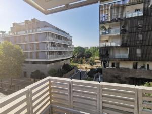 Appartement Le Grandiose, Wifi, TV, Climatisation, Parking, Terrasse Apt B25,  2ème étage 205 Rue Ray Charles 34000 Montpellier Languedoc-Roussillon