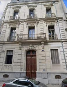 Appartement Le Grenier Nîmois 2 Place Duguesclin 30000 Nîmes Languedoc-Roussillon