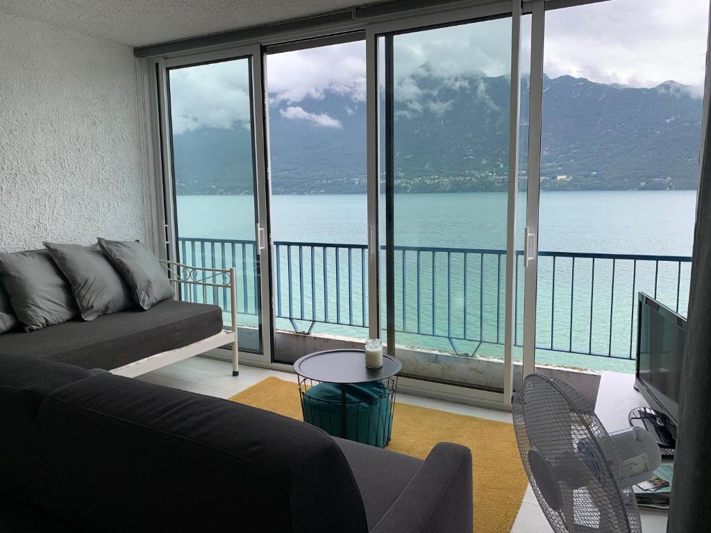 Appartement Le Lamartine, vue magnifique face au Lac du Bourget 45 Boulevard Jean Charcot 73100 Aix-les-Bains