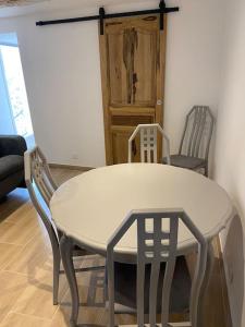 Appartement Le lavandin - Joli appartement à Gréoux-les-Bains 5 Rue de la Placette 04800 Gréoux-les-Bains Provence-Alpes-Côte d\'Azur