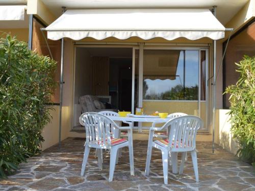 Appartement Le Lavandou, 1 pièce, 4 personnes - FR-1-251-187 Le Lavandou france