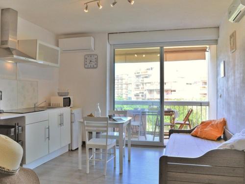 Appartement Le Lavandou, 1 pièce, 4 personnes - FR-1-251-367 Le Lavandou france