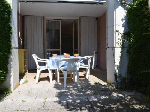 Appartement Le Lavandou, 1 pièce, 4 personnes - FR-1-251-375 Le Lavandou france