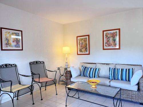 Appartement Appartement Le Lavandou, 3 pièces, 5 personnes - FR-1-251-448 AVENUE DES OISEAUX LES TERRASSES I- BATIMENT BARTAVELLE N° 23 - 1ER Le Lavandou