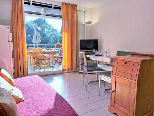 Appartement Appartement Le Lavandou, 3 pièces, 6 personnes - FR-1-251-440 AVENUE DES OISEAUX PLAGE CAVALIERE II - TROIS PIECES N° 73 - LES GEN Le Lavandou