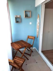 Le levant - avec loggia - à 20m de la plage