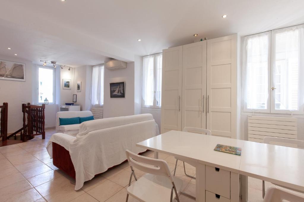 Le Liberty - Beautiful 67m beachfront in Frejus