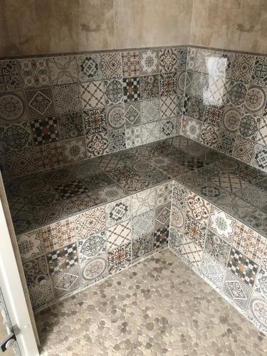 LE LOFT A BULLES (85m2 Jacuzzi Hammam Billiard Bar Douche Sauna)