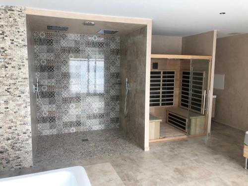 LE LOFT A BULLES (85m2 Jacuzzi Hammam Billiard Bar Douche Sauna)