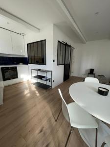 le loft bleu - un atelier-cocon élégant & central