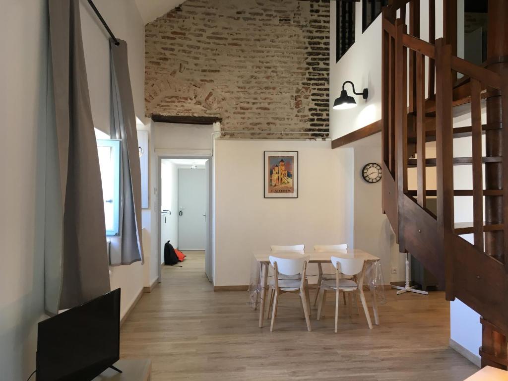 Appartement Le Loft Du Chateau Du Roi 58 Rue du Château du Roi 46000 Cahors