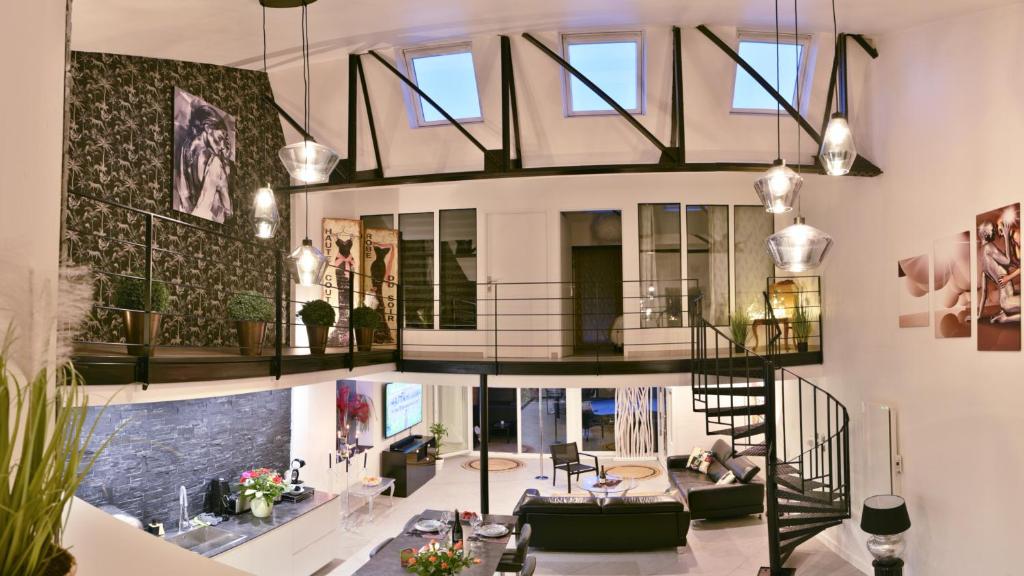 Appartement Le LOFT, MoonLOVE, Jacuzzi et sauna privatifs sur terrasse, 130m2 Appt 1 RDC 89 Rue de la République 54140 Jarville-la-Malgrange