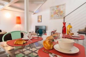 Appartement Le Loft Retro Pop : Centre/Port/Plage 1 bis 1 Rue des Jardins 83150 Bandol Provence-Alpes-Côte d\'Azur