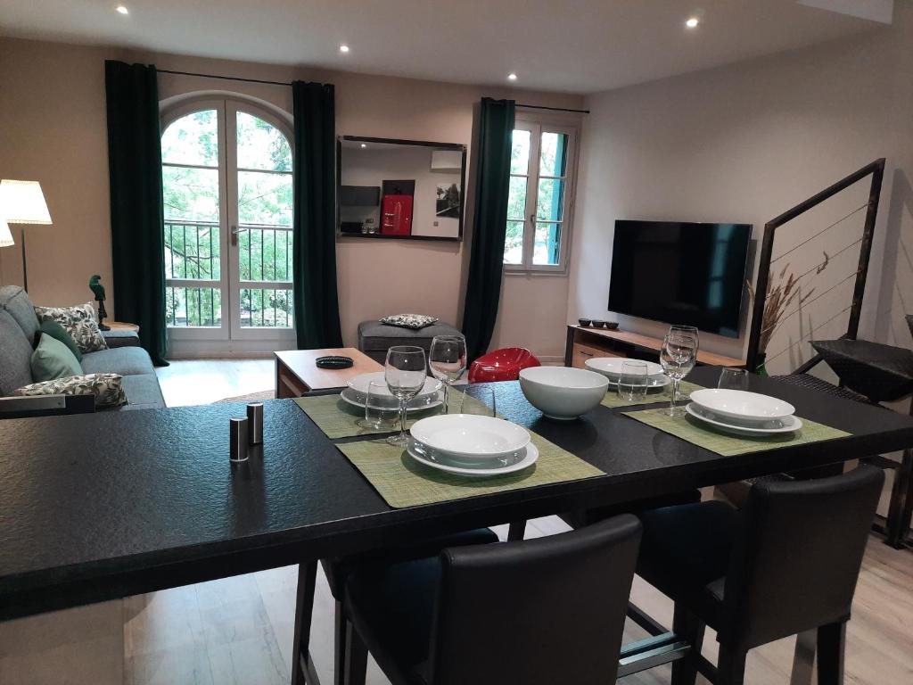 Appartement Le Loft sur les quais 24 Quai Rouget de l'Isle 84800 LʼIsle-sur-la-Sorgue