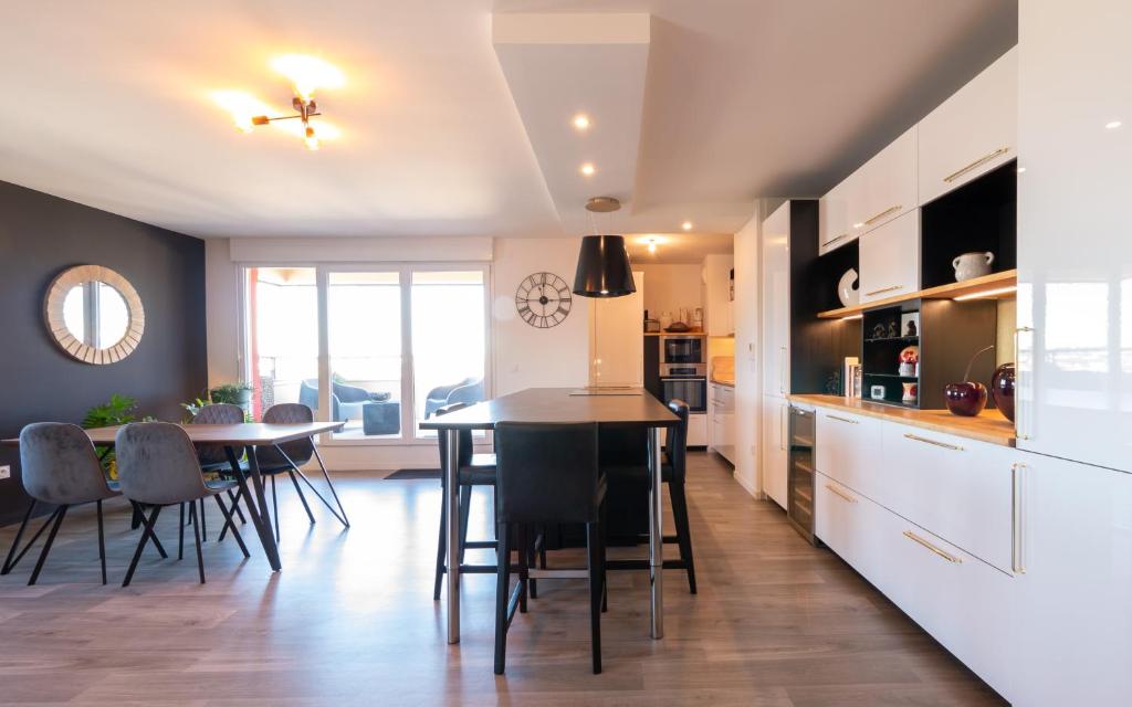 Appartement Le Luxury - Terrasse - Circuit - 8 pers - Rêve au Mans 4 Rue Louis Crétois 72100 Le Mans