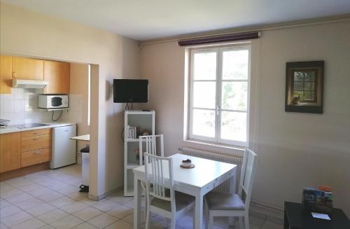 Le MAELY, studio au calme, centre de Honfleur (linge fourni)