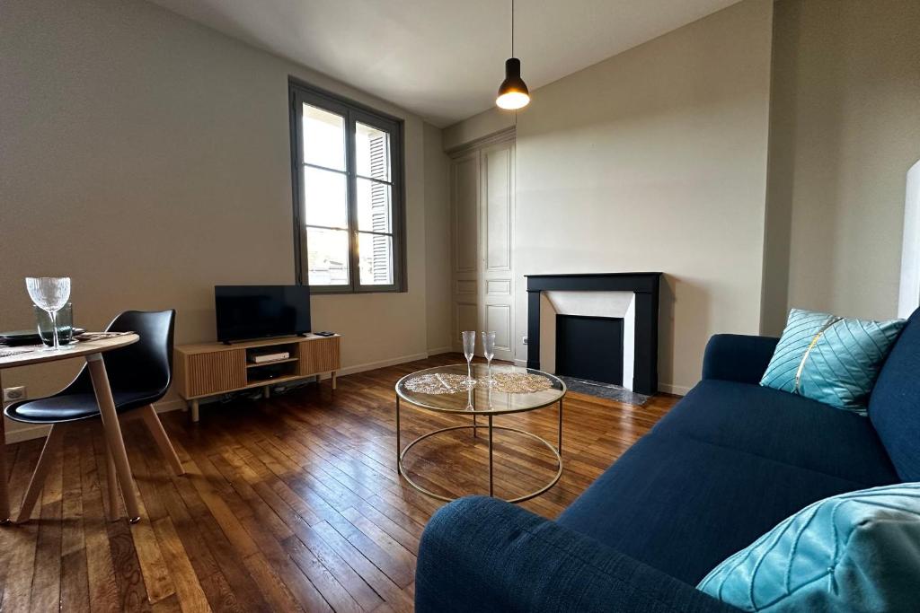 Appartement Le Magistral Beautiful one-bedroom apartment in the historic heart of Tours 2 bis, rue Rabelais (1er étage - Porte de gauche) 37000 Tours