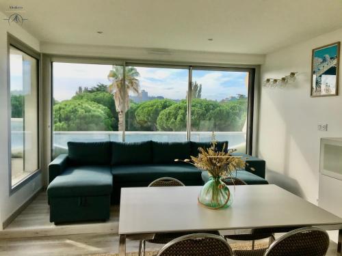 LE MANHATTAN - Exceptionnel studio avec piscine, clim, WIFI, garage