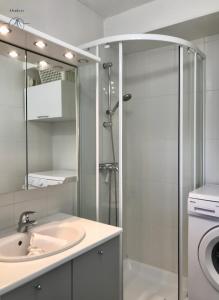 LE MANHATTAN - Exceptionnel studio avec piscine, clim, WIFI, garage