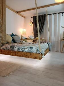 Le Maréchal Duplex - Appartement Cosy avec Baignoire spa Balnéo - CAEN hyper Centre